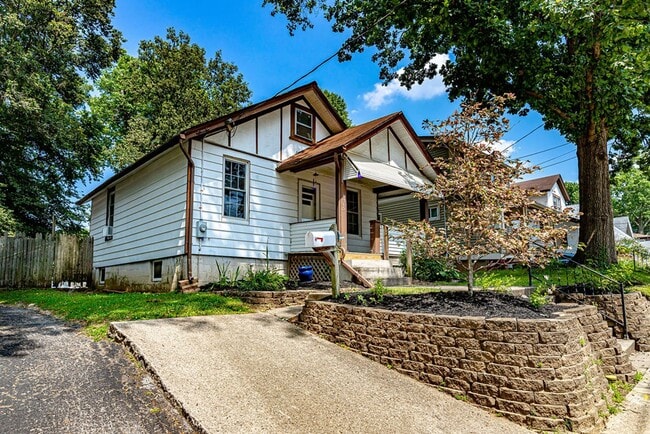 Building Photo - Single Family Home Mariemont