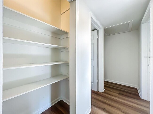 Building Photo - 2001 Conway Gardens Rd