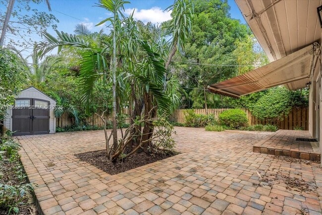 Building Photo - 613 NE 17th Terrace