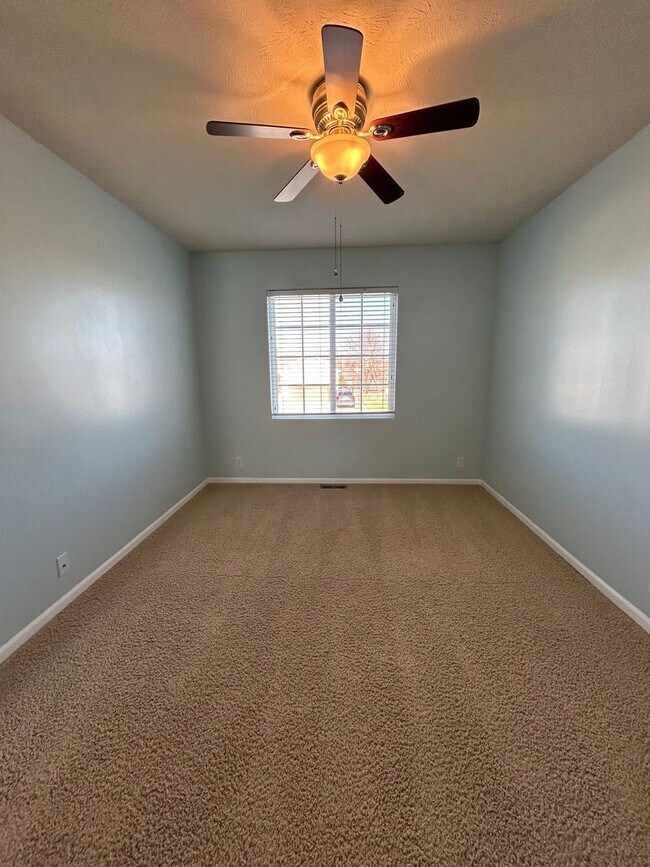 Building Photo - Spacious 3 Bed, 2 Bath Home in Papillion, Ne