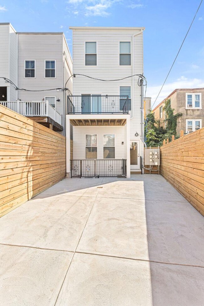 Building Photo - 2341 N College Ave