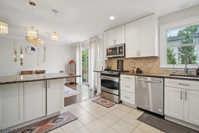 Building Photo - 5 Trombley Dr
