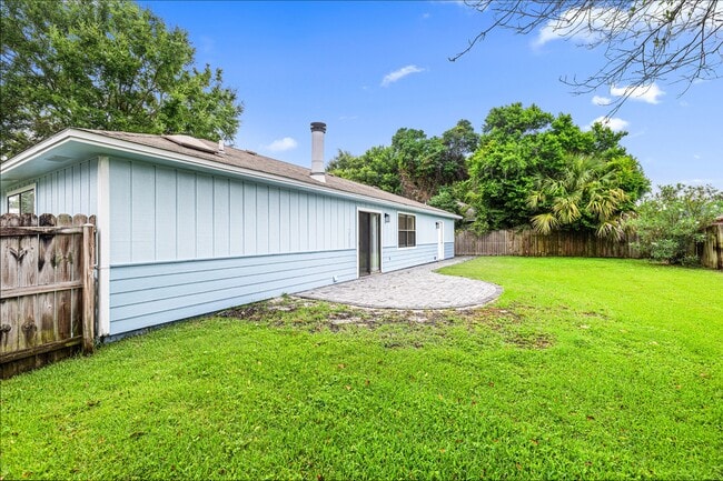 Building Photo - 349 Primrose Cir