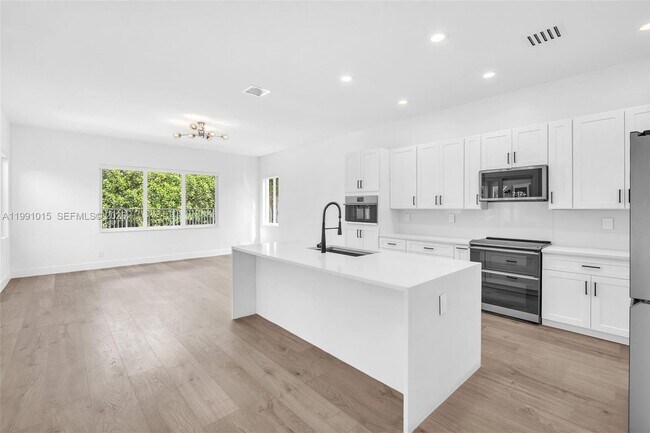 Building Photo - 19381 Stonebrook St