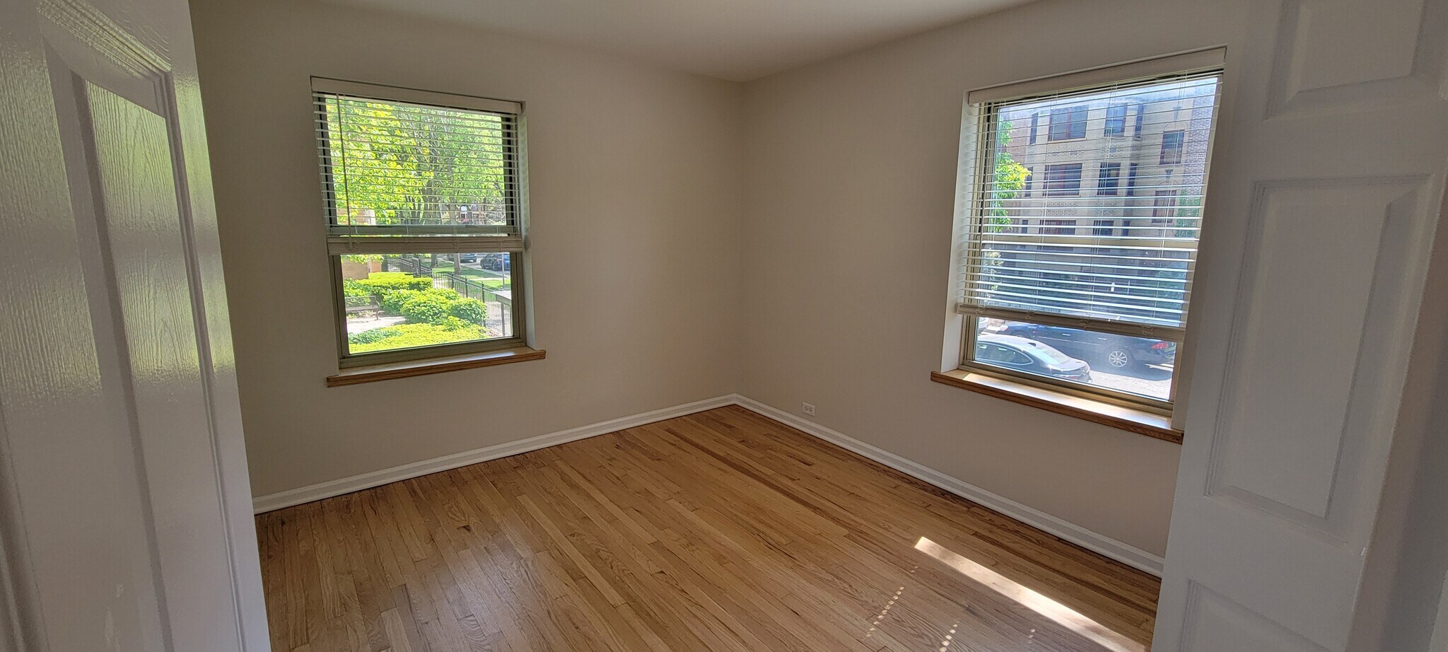 Building Photo - 4957 N Wolcott Ave