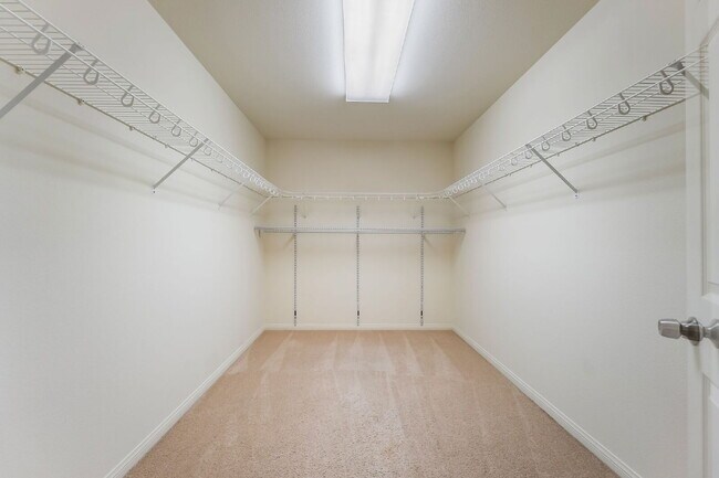 Building Photo - 4 bedroom home, 4 bathrooms,  with a fully self  contained casita with a 3 car garage