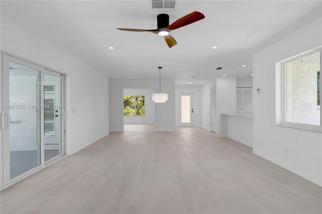 Building Photo - 9125 SE Karin St