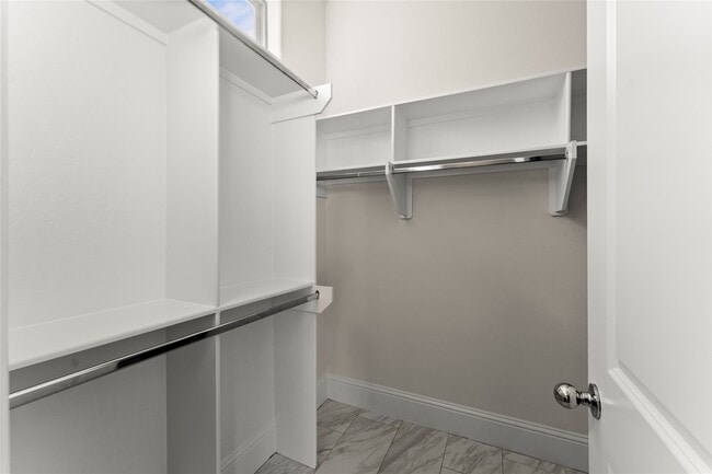 Building Photo - 1902 W 25th St