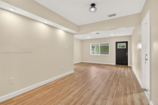 Building Photo - 4820 NE 1st Terrace