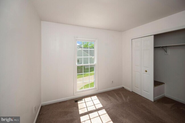 Building Photo - 17 Banbury Ct