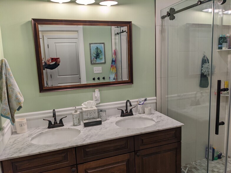 Master Bathroom - Double Vanity - 225 W Pastorius St