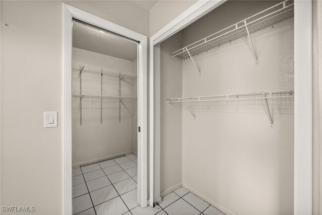 Building Photo - 415 SE 12th Ct