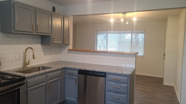 Primary Photo - Pinecrest Apartments