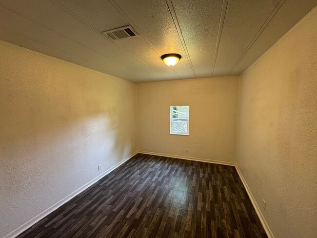 Building Photo - For Rent: Updated 3BR/2BA Home with Large ...