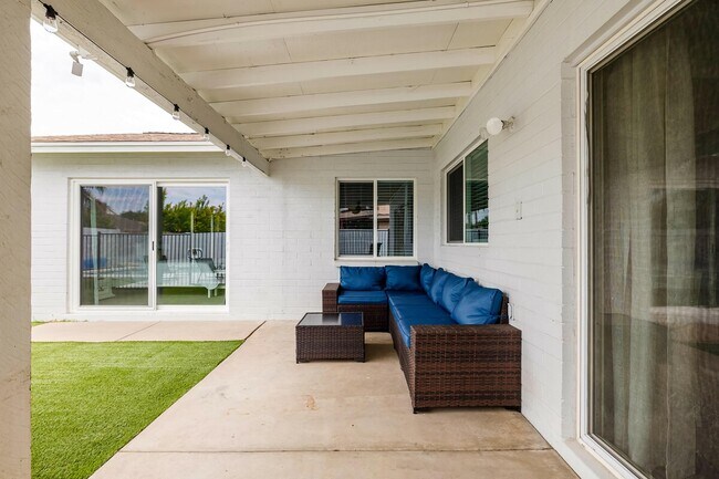 Building Photo - 2552 W Kiva Ave