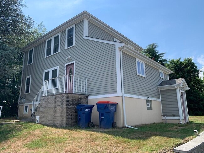 Building Photo - 878 State Rd