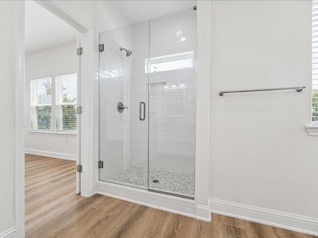 Building Photo - 915 E 37th St