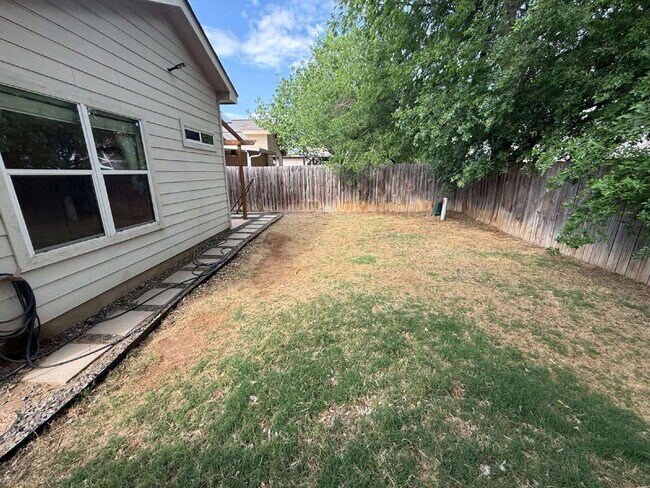 Building Photo - Well Maintained One-Story in Westchase | No Carpet + New Pergola + Prime Location