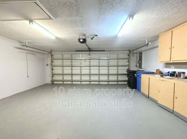 Building Photo - 601 Stone Dr