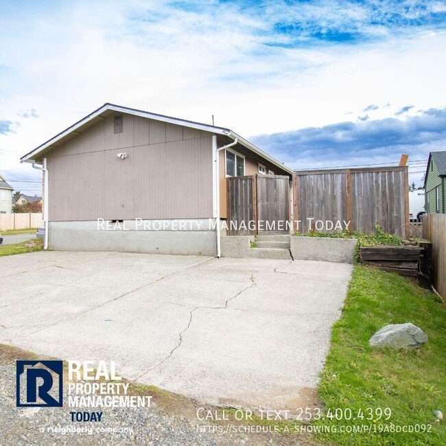 Building Photo - 1204 S 54th St