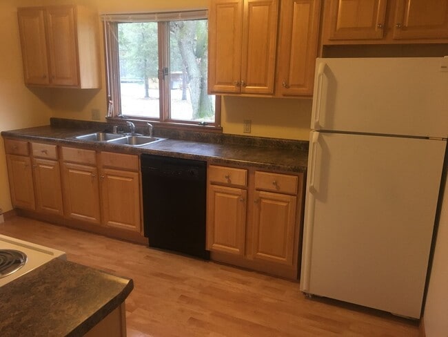 Building Photo - Beautiful 3 Bedroom Water Front Home with Dock