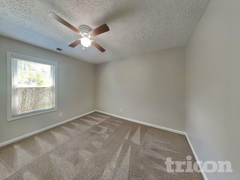 Building Photo - 811 Riverstone Ln