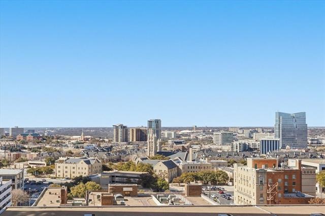 Building Photo - 500 Throckmorton St