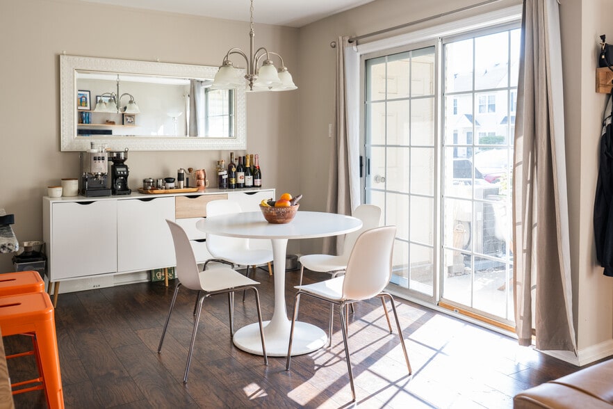 Building Photo - 4402 Vesper Cir