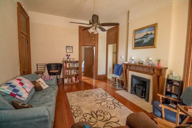 Building Photo - 453 S 9th St