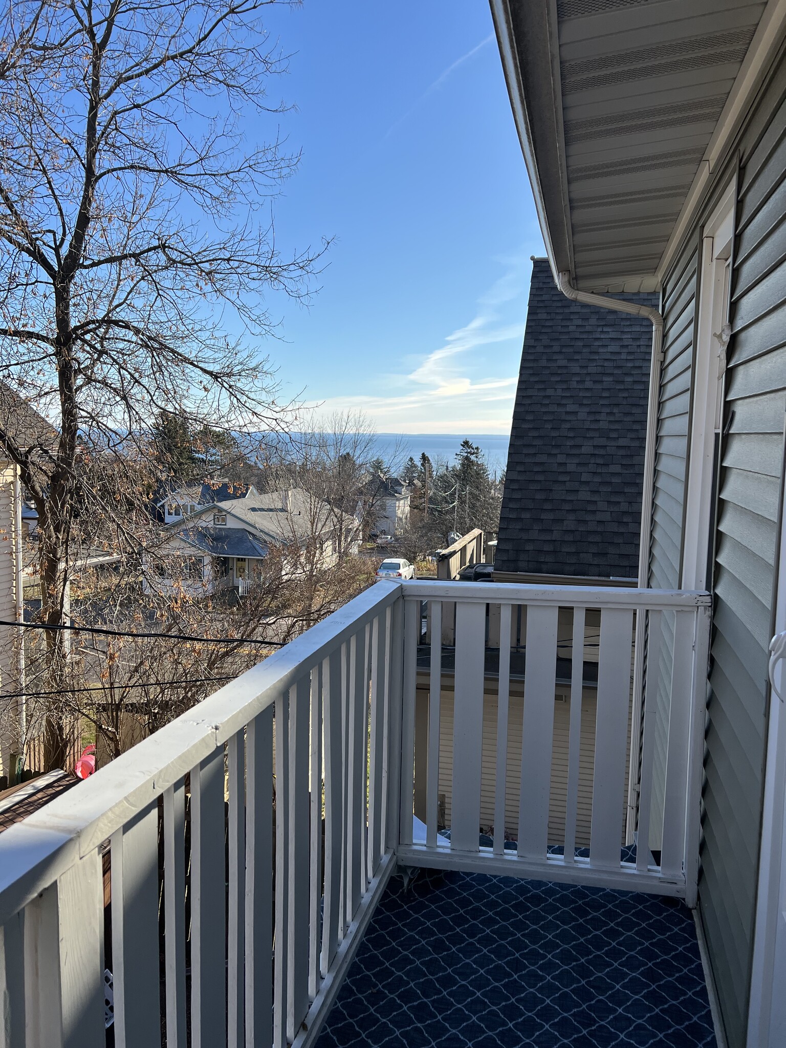 Building Photo - 904 N 6th Ave E