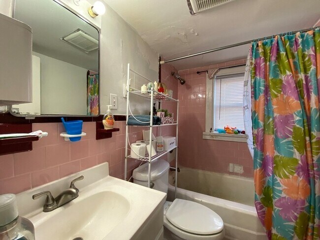 Building Photo - 530 Beach St