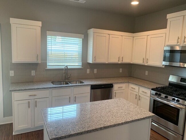 Building Photo - Beautiful Home In The Heart of Springdale ...