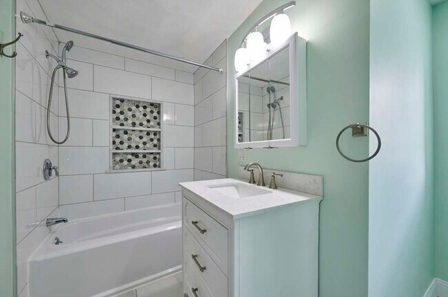 Building Photo - 75 Summer St