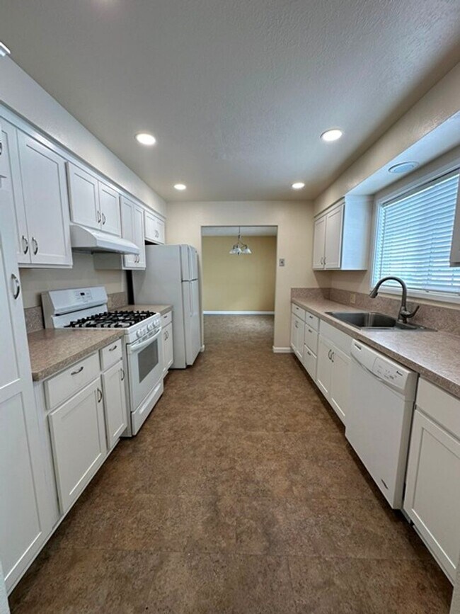 Building Photo - Large home with additional garage!