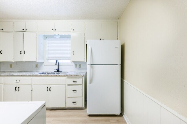 Building Photo - Charming Home Near Texas Tech – Modern Upg...