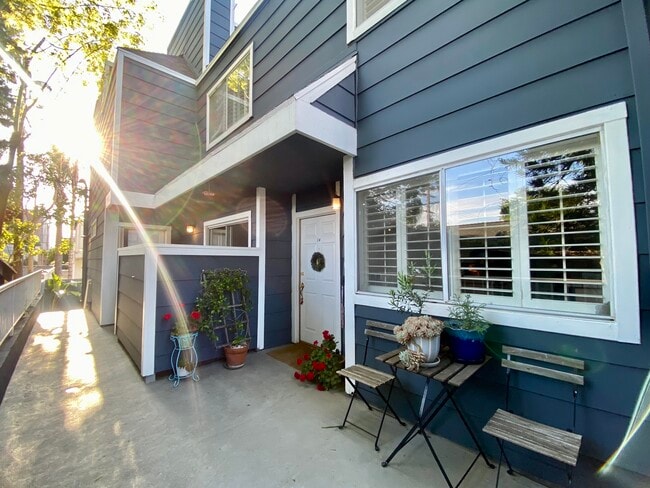 Building Photo - 4511 Murietta Ave