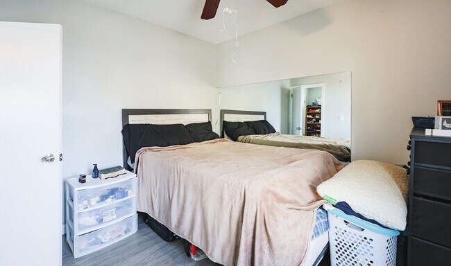 Building Photo - 104 Oak St