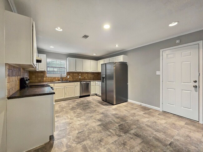Building Photo - 1612 Cindy Ct
