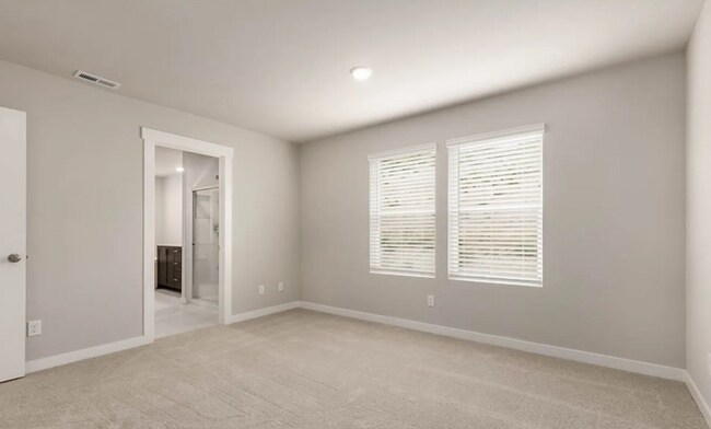 Building Photo - Beautiful large newer build 4 bedroom in Lipoma Firs!