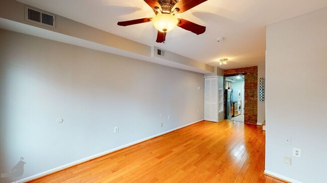 Building Photo - 404 Richardson Pl NW
