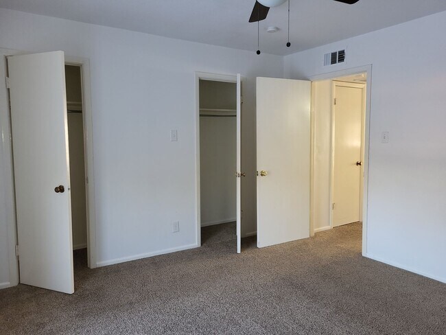 Building Photo - 8401 N New Braunfels Ave