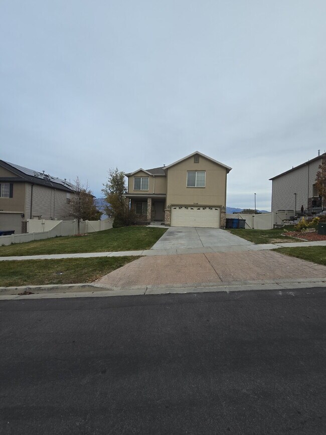 Building Photo - "Single Family Home with Incredible View!"