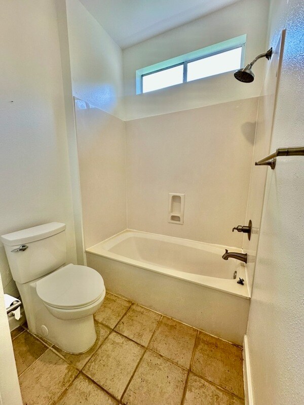 Building Photo - 126 S Shore Dr