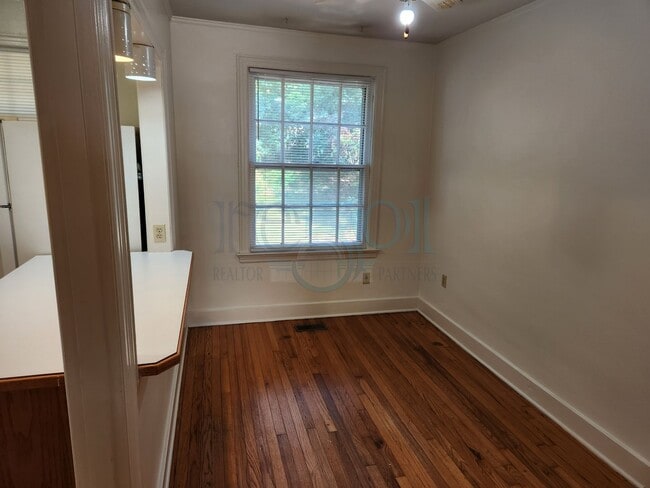 Building Photo - Great 3 Bedroom 1 Bathroom in Forest Heigh...