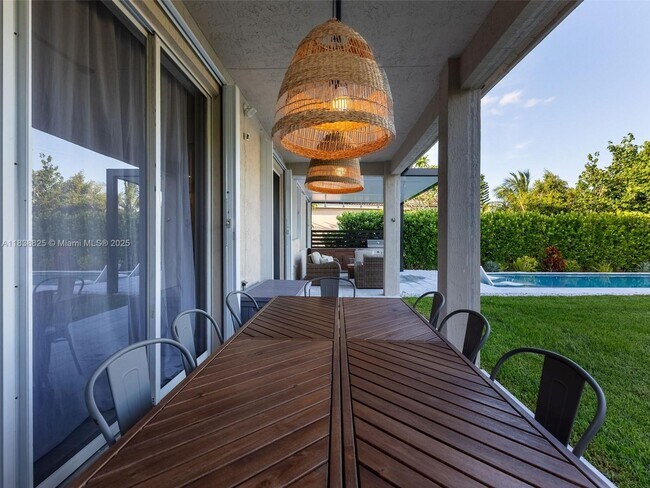Building Photo - 1640 Sandpiper Cir