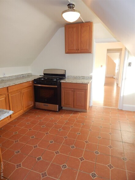 Building Photo - 5 John St