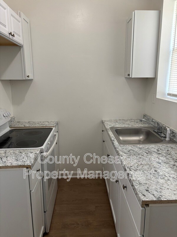 Building Photo - 2023 W Lanvale St