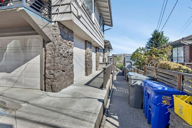 Building Photo - 1 Bed 1 Bath in Prime NW District!