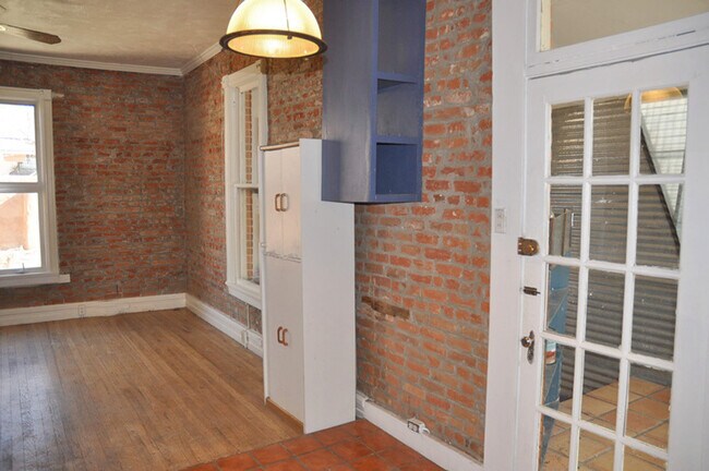 Building Photo - 711 Arno St SE