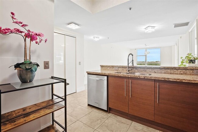 Building Photo - 2681 N Flamingo Rd
